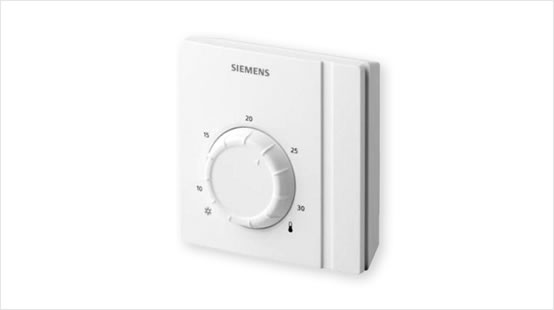 Raumthermostat für die Steuerung des thermischen Antriebs